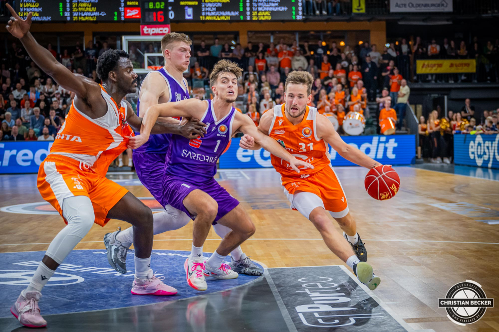 1. Basketball Bundesliga, easyCredit BBL, BBL Pokal, Saison 2023/2024, Herren, 2. Runde, Achtefinale, 12.10.2023, RASTA Vechta - BG G&ouml;ttingen
Spencer Reaves (#31 - RASTA Vechta) in Aktion
Schlüsselwörter: 1. Bundesliga;12.10.2023;2. Runde;Achtefinale;BBL;BG;Basketball;G&ouml;ttingen;Liga;Pokal;RASTA;RASTA Dome;Saison 2023/2024;Vechta;easycredit