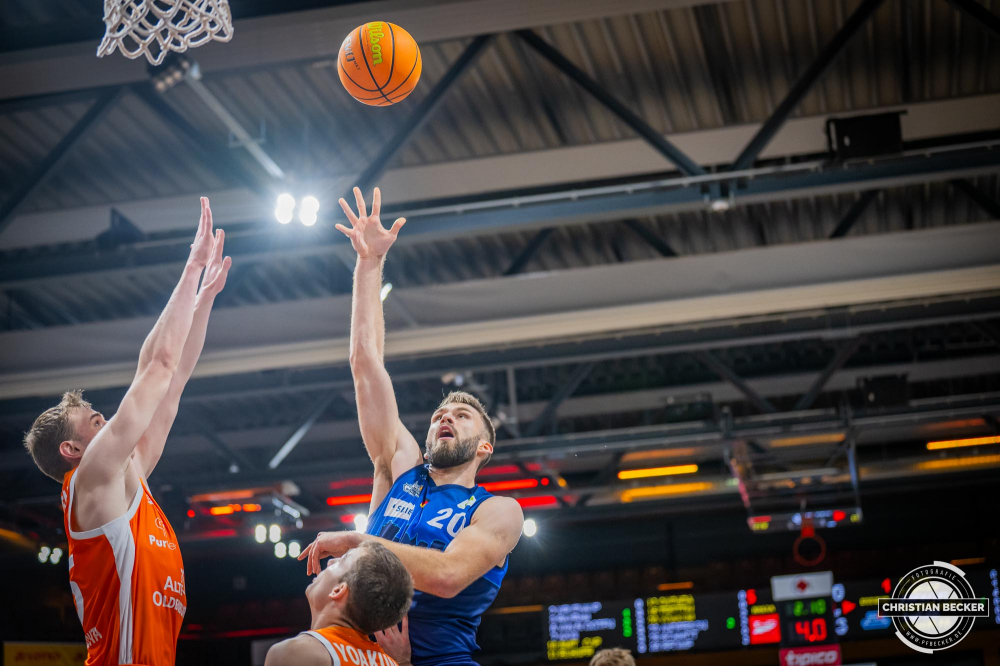 2. Basketball Bundesliga, Barmer BBL, Saison 2023/2024, Herren, Hauptrunde, 5. Spieltag, 27.10.2023, RASTA Vechta II - Eisbären Bremerhaven
Hendrik Drescher (#20 - Eisbären Bremerhaven) beim Korbleger
Schlüsselwörter: 2. Bundesliga;27.10.2023;5. Spieltag;Basketball;Bremerhaven;Eisbären;Farmteam;Hauptrunde;Liga;Pro A;RASTA;RASTA Dome;Saison 2023/2024;Vechta