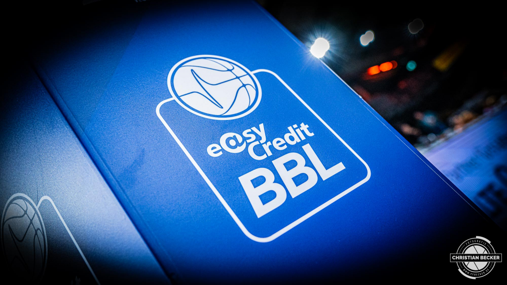 1. Basketball Bundesliga, easyCredit BBL, Saison 2023/2024, Herren, Hauptrunde, 12. Spieltag, 20.12.2023, RASTA Vechta - Niners Chemnitz
RASTA Vechta gegen Niners Chemnitz
Schlüsselwörter: 1. Bundesliga;12. Spieltag;20.12.2023;BBL;Basketball;Chemnitz;Hauptrunde;Liga;NINERS;RASTA;RASTA Dome;Saison 2023/2024;Vechta;easycredit