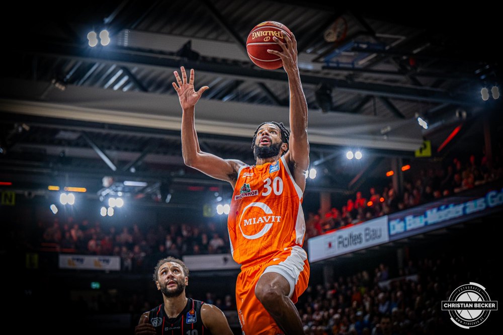 1. Basketball Bundesliga, easyCredit BBL, Saison 2023/2024, Herren, Hauptrunde, 12. Spieltag, 20.12.2023, RASTA Vechta - Niners Chemnitz
Chip Flanigan (#30 - RASTA Vechta) beim Korbleger
Schlüsselwörter: 1. Bundesliga;12. Spieltag;20.12.2023;BBL;Basketball;Chemnitz;Hauptrunde;Liga;NINERS;RASTA;RASTA Dome;Saison 2023/2024;Vechta;easycredit