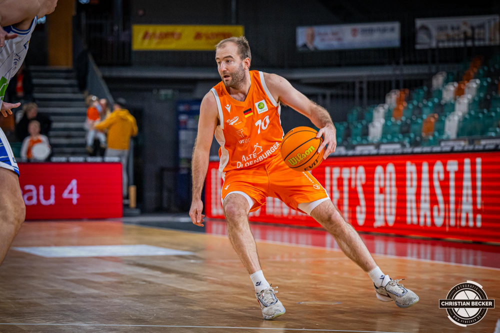 2. Basketball Bundesliga, Barmer BBL, Saison 2023/2024, Herren, Hauptrunde, 16. Spieltag, 06.01.2024, RASTA Vechta II - Fraport Skyliners
Kevin Smit (#10 RASTA Vechta II) in Aktion
Schlüsselwörter: 06.01.2024;16. Spieltag;2. Bundesliga;Basketball;Farmteam;Fraport;Hauptrunde;Liga;Pro A;RASTA;RASTA Dome;Saison 2023/2024;Skyliners;Vechta