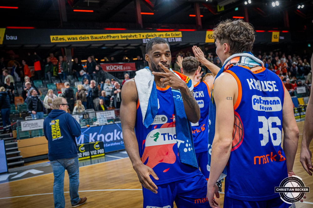 2. Basketball Bundesliga, Barmer BBL, Saison 2023/2024, Herren, Hauptrunde, 21. Spieltag, 07.02.2024, RASTA Vechta II - Phoenix Hagen
Nazihar Deonte Bohannon (#33 - Phoenix Hagen) nach der Partie
Schlüsselwörter: 07.02.2024;2. Bundesliga;21. Spieltag;Basketball;Farmteam;Hagen;Hauptrunde;Liga;Phoenix;Pro A;RASTA;RASTA Dome;Saison 2023/2024;Vechta