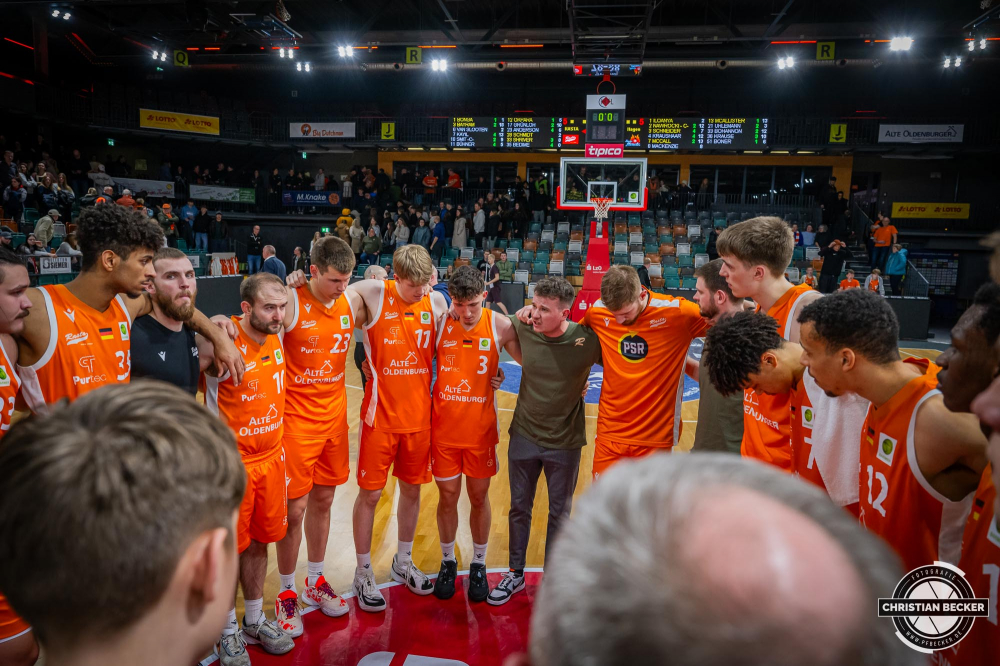 2. Basketball Bundesliga, Barmer BBL, Saison 2023/2024, Herren, Hauptrunde, 21. Spieltag, 07.02.2024, RASTA Vechta II - Phoenix Hagen
Das Team von RASTA Vechta II nach der Partie
Schlüsselwörter: 07.02.2024;2. Bundesliga;21. Spieltag;Basketball;Farmteam;Hagen;Hauptrunde;Liga;Phoenix;Pro A;RASTA;RASTA Dome;Saison 2023/2024;Vechta