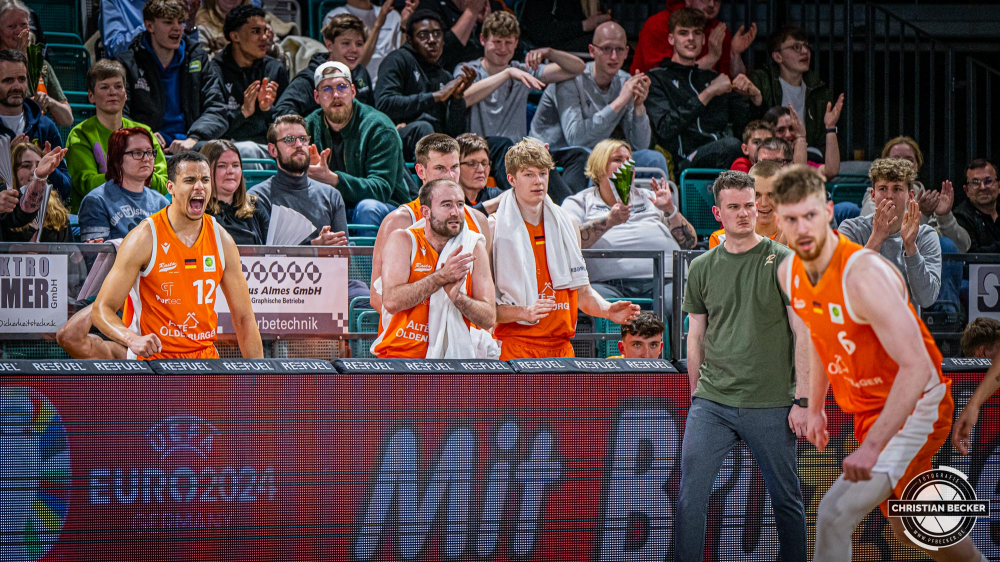 2. Basketball Bundesliga, Barmer BBL, Saison 2023/2024, Herren, Hauptrunde, 29. Spieltag, 17.04.2024, RASTA Vechta II - EPG Baskets Koblenz
Das Team von RASTA Vechta II w&auml;hrend der Partie
Schlüsselwörter: 17.04.2024;2. Bundesliga;29. Spieltag;Basketball;Baskets;EPG;Farmteam;Hauptrunde;Koblenz;Liga;Pro A;RASTA;RASTA Dome;Saison 2023/2024;Vechta