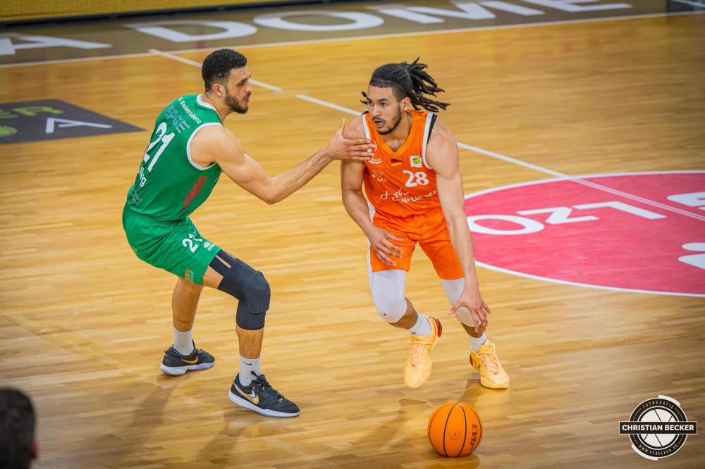 2. Basketball Bundesliga, Barmer BBL, Saison 2023/2024, Herren, Hauptrunde, 29. Spieltag, 17.04.2024, RASTA Vechta II - EPG Baskets Koblenz
Elijah Joel Schmidt (#28 - RASTA Vechta II) in Aktion
Schlüsselwörter: 17.04.2024;2. Bundesliga;29. Spieltag;Basketball;Baskets;EPG;Farmteam;Hauptrunde;Koblenz;Liga;Pro A;RASTA;RASTA Dome;Saison 2023/2024;Vechta