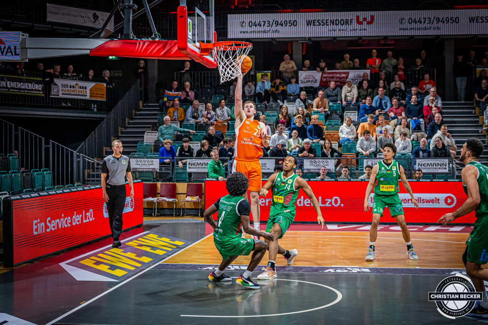 2. Basketball Bundesliga, Barmer BBL, Saison 2023/2024, Herren, Hauptrunde, 29. Spieltag, 17.04.2024, RASTA Vechta II - EPG Baskets Koblenz
Kaden Anderson (#23 - RASTA Vechta II) beim Korbleger
Schlüsselwörter: 17.04.2024;2. Bundesliga;29. Spieltag;Basketball;Baskets;EPG;Farmteam;Hauptrunde;Koblenz;Liga;Pro A;RASTA;RASTA Dome;Saison 2023/2024;Vechta