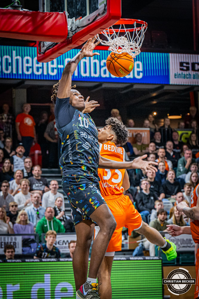 2. Basketball Bundesliga, Barmer BBL, Saison 2023/2024, Herren, Hauptrunde, 34. Spieltag, 27.04.2024, RASTA Vechta II - UNI Baskets Münster
James Kenyon Graham (#10 - UNI Baskets Münster) beim Dunk
Schlüsselwörter: 2. Bundesliga;27.04.2024;34. Spieltag;Basketball;Baskets;Farmteam;Hauptrunde;Liga;Muenster;Münster;Pro A;RASTA;RASTA Dome;Saison 2023/2024;Uni;Vechta
