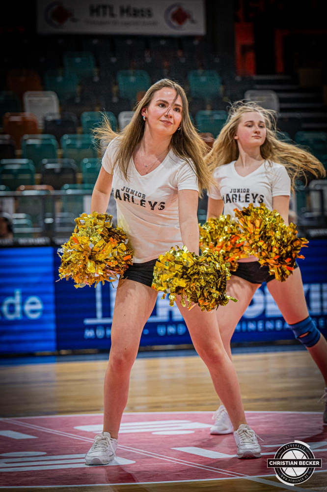 2. Basketball Bundesliga, Barmer BBL, Saison 2023/2024, Herren, Hauptrunde, 34. Spieltag, 27.04.2024, RASTA Vechta II - UNI Baskets M&uuml;nster
Junior Marleys (Cheerleader - RASTA Vechta) w&auml;hrend der Partie
Schlüsselwörter: 2. Bundesliga;27.04.2024;34. Spieltag;Basketball;Baskets;Farmteam;Hauptrunde;Liga;Muenster;M&uuml;nster;Pro A;RASTA;RASTA Dome;Saison 2023/2024;Uni;Vechta