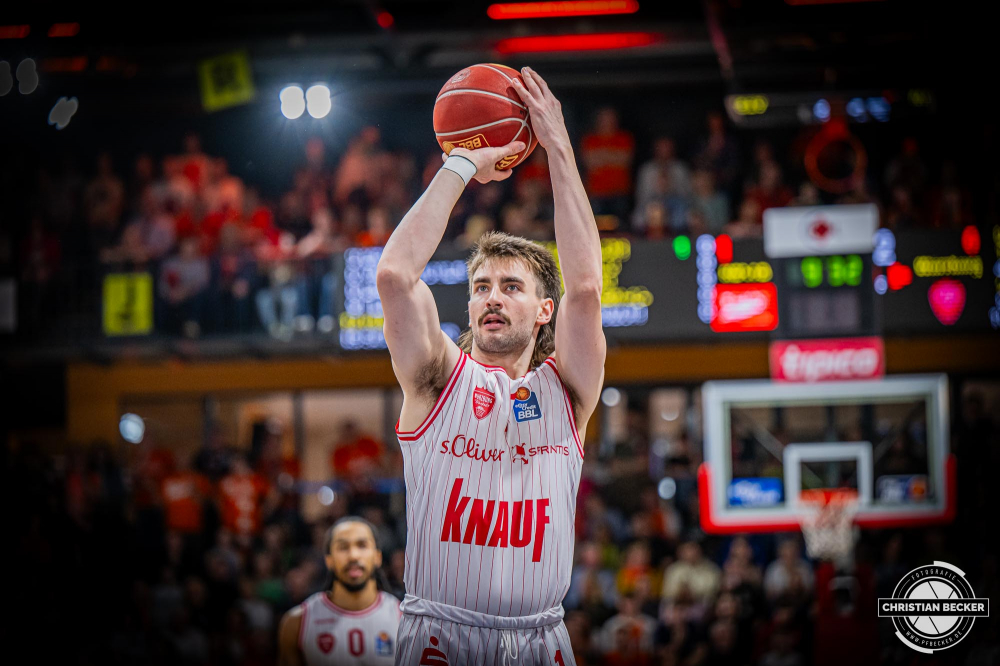 1. Basketball Bundesliga, easyCredit BBL, Saison 2023/2024, Herren, Hauptrunde, 28. Spieltag, 28.04.2024, RASTA Vechta -  W&uuml;rzburg Baskets
Zachary Seljaas (#1 - W&uuml;rzburg Baskets) w&auml;hrend der Partie
Schlüsselwörter: 1. Bundesliga;28.04.2024;30. Spieltag;BBL;Basketball;Baskets;Hauptrunde;Liga;RASTA;RASTA Dome;Saison 2023/2024;Vechta;W&uuml;rzburg;easycredit