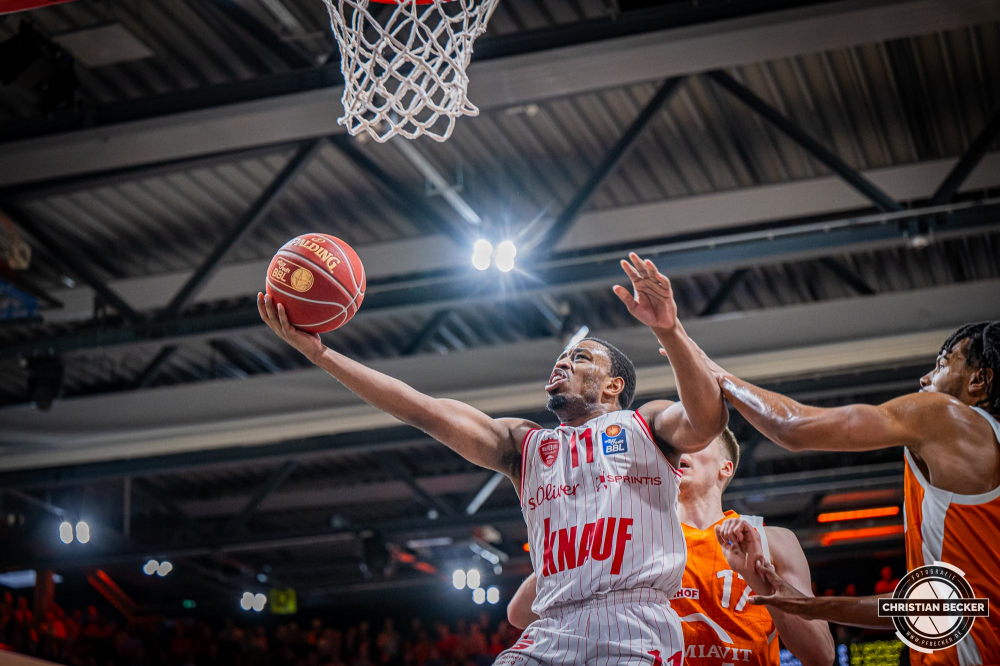 1. Basketball Bundesliga, easyCredit BBL, Saison 2023/2024, Herren, Hauptrunde, 28. Spieltag, 28.04.2024, RASTA Vechta -  W&uuml;rzburg Baskets
Isaiah Washington (#11 - W&uuml;rzburg Baskets) beim Korbleger
Schlüsselwörter: 1. Bundesliga;28.04.2024;30. Spieltag;BBL;Basketball;Baskets;Hauptrunde;Liga;RASTA;RASTA Dome;Saison 2023/2024;Vechta;W&uuml;rzburg;easycredit