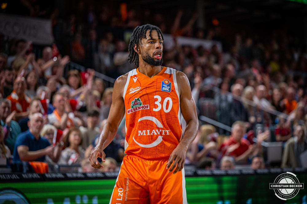 1. Basketball Bundesliga, easyCredit BBL, Saison 2023/2024, Herren, Hauptrunde, 28. Spieltag, 28.04.2024, RASTA Vechta -  W&uuml;rzburg Baskets
Chip Flanigan (#30 - RASTA Vechta) w&auml;hrend der Partie
Schlüsselwörter: 1. Bundesliga;28.04.2024;30. Spieltag;BBL;Basketball;Baskets;Hauptrunde;Liga;RASTA;RASTA Dome;Saison 2023/2024;Vechta;W&uuml;rzburg;easycredit