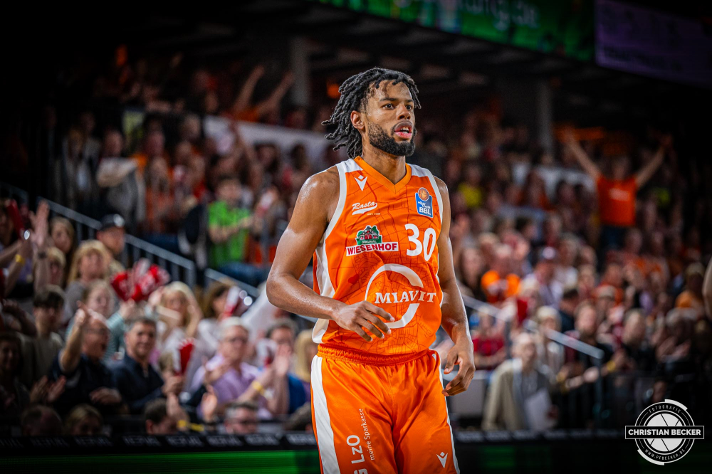 1. Basketball Bundesliga, easyCredit BBL, Saison 2023/2024, Herren, Hauptrunde, 28. Spieltag, 28.04.2024, RASTA Vechta -  W&uuml;rzburg Baskets
Chip Flanigan (#30 - RASTA Vechta) w&auml;hrend der Partie
Schlüsselwörter: 1. Bundesliga;28.04.2024;30. Spieltag;BBL;Basketball;Baskets;Hauptrunde;Liga;RASTA;RASTA Dome;Saison 2023/2024;Vechta;W&uuml;rzburg;easycredit