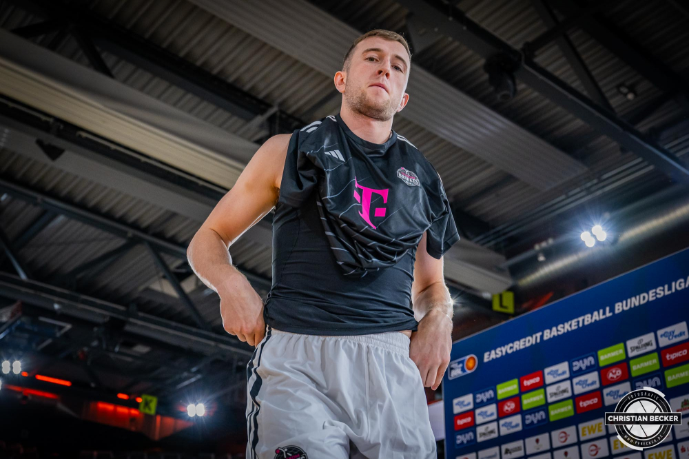 1. Basketball Bundesliga, easyCredit BBL, Saison 2024/2025, Herren, Hauptrunde, 1. Spieltag, 25.09.2024, RASTA Vechta -  Telekom Baskets Bonn
Thomas Kennedy (#54 - Telekom Baskets Bonn)
Schlüsselwörter: 1. Bundesliga;1. Spieltag;25.09.2024;BBL;Basketball;Baskets;Bonn;Hauptrunde;Liga;RASTA;RASTA Dome;Saison 2024/2025;Telekom;Vechta;easycredit