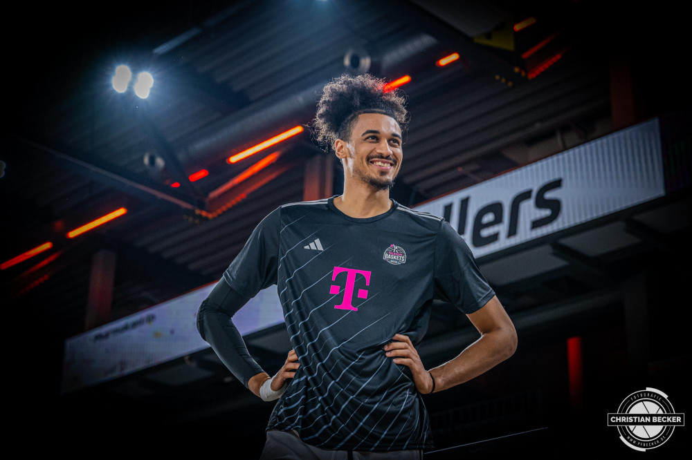 1. Basketball Bundesliga, easyCredit BBL, Saison 2024/2025, Herren, Hauptrunde, 1. Spieltag, 25.09.2024, RASTA Vechta -  Telekom Baskets Bonn
Jonathan B&auml;hre (#1 - Telekom Baskets Bonn) vor der Partie
Schlüsselwörter: 1. Bundesliga;1. Spieltag;25.09.2024;BBL;Basketball;Baskets;Bonn;Hauptrunde;Liga;RASTA;RASTA Dome;Saison 2024/2025;Telekom;Vechta;easycredit