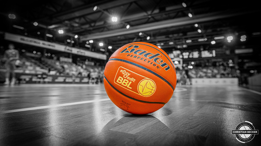 1. Basketball Bundesliga, easyCredit BBL, Saison 2024/2025, Herren, Hauptrunde, 1. Spieltag, 25.09.2024, RASTA Vechta -  Telekom Baskets Bonn
Der Spielball der easyCredit Basketball Bundesliga
Schlüsselwörter: 1. Bundesliga;1. Spieltag;25.09.2024;BBL;Basketball;Baskets;Bonn;Hauptrunde;Liga;RASTA;RASTA Dome;Saison 2024/2025;Telekom;Vechta;easycredit