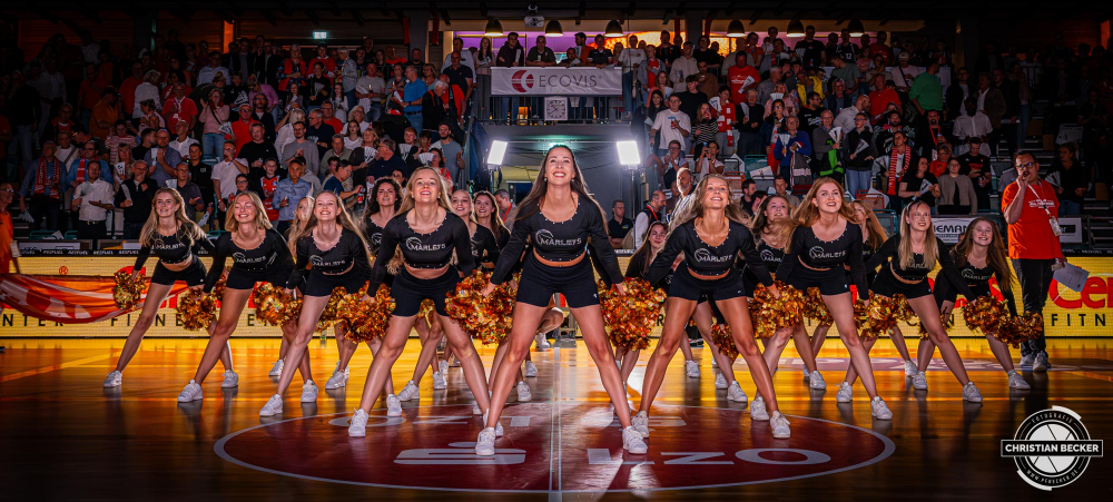 1. Basketball Bundesliga, easyCredit BBL, Saison 2024/2025, Herren, Hauptrunde, 1. Spieltag, 25.09.2024, RASTA Vechta -  Telekom Baskets Bonn
Marleys (Cheerleader - RASTA Vechta) vor der Partie
Schlüsselwörter: 1. Bundesliga;1. Spieltag;25.09.2024;BBL;Basketball;Baskets;Bonn;Hauptrunde;Liga;RASTA;RASTA Dome;Saison 2024/2025;Telekom;Vechta;easycredit