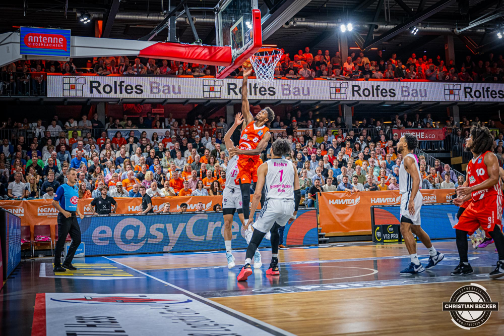 1. Basketball Bundesliga, easyCredit BBL, Saison 2024/2025, Herren, Hauptrunde, 1. Spieltag, 25.09.2024, RASTA Vechta -  Telekom Baskets Bonn
Brandon Randolph (#8 - RASTA Vechta) beim Korbleger
Schlüsselwörter: 1. Bundesliga;1. Spieltag;25.09.2024;BBL;Basketball;Baskets;Bonn;Hauptrunde;Liga;RASTA;RASTA Dome;Saison 2024/2025;Telekom;Vechta;easycredit