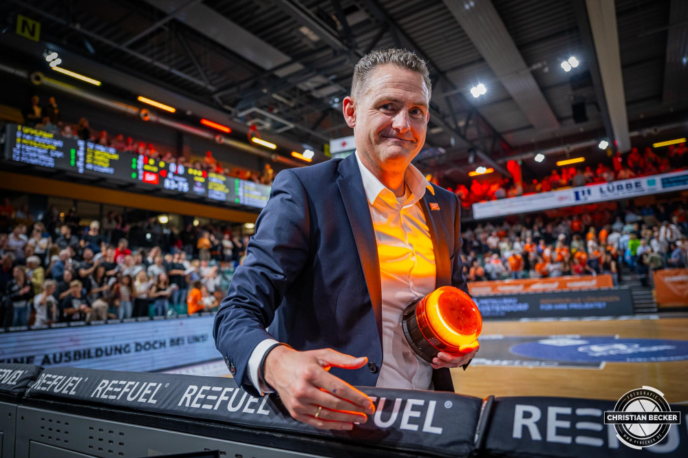 1. Basketball Bundesliga, easyCredit BBL, Saison 2024/2025, Herren, Hauptrunde, 1. Spieltag, 25.09.2024, RASTA Vechta -  Telekom Baskets Bonn
Martin Schiller (Headcoach - RASTA Vechta) nach der Partie
Schlüsselwörter: 1. Bundesliga;1. Spieltag;25.09.2024;BBL;Basketball;Baskets;Bonn;Hauptrunde;Liga;RASTA;RASTA Dome;Saison 2024/2025;Telekom;Vechta;easycredit