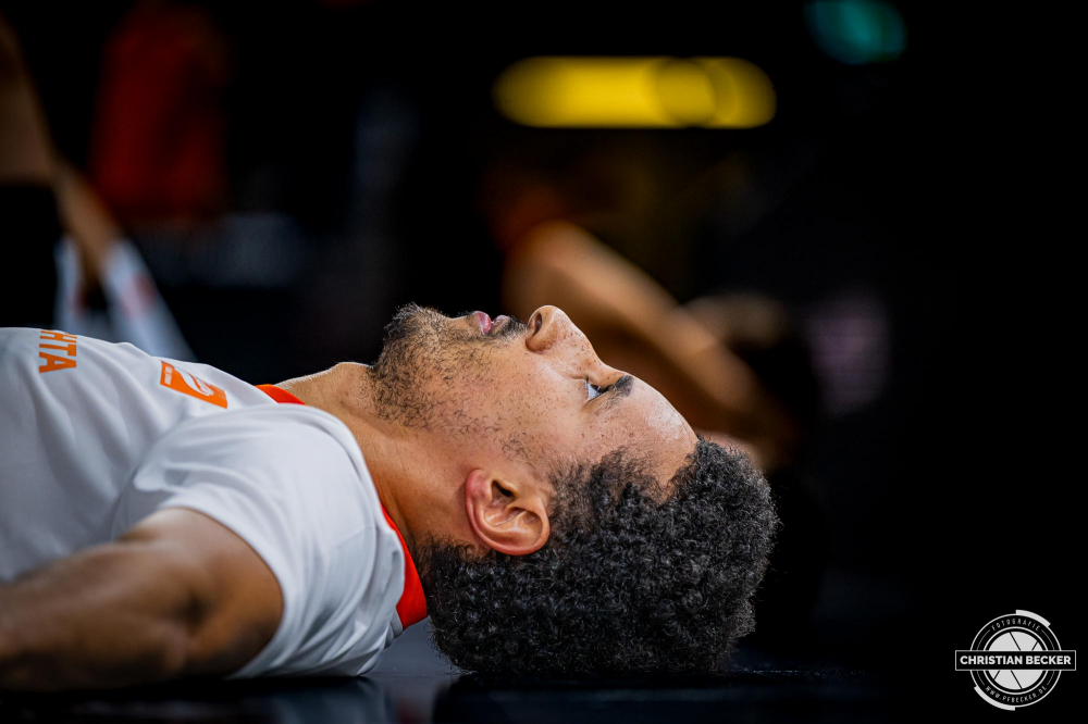 Basketball Champions League, Saison 2024/2025, Herren, Hauptrunde, 2. Spieltag, 09.10.2024, RASTA Vechta -  Promitheas Patras
Joel Aminu (#21 - RASTA Vechta) vor der Partie
Schlüsselwörter: 09.10.2024;2. Spieltag;BCL;Basketball;Champions League;Hauptrunde;International;Liga;Patras;Promitheas;RASTA;RASTA Dome;Saison 2024/2025;Vechta