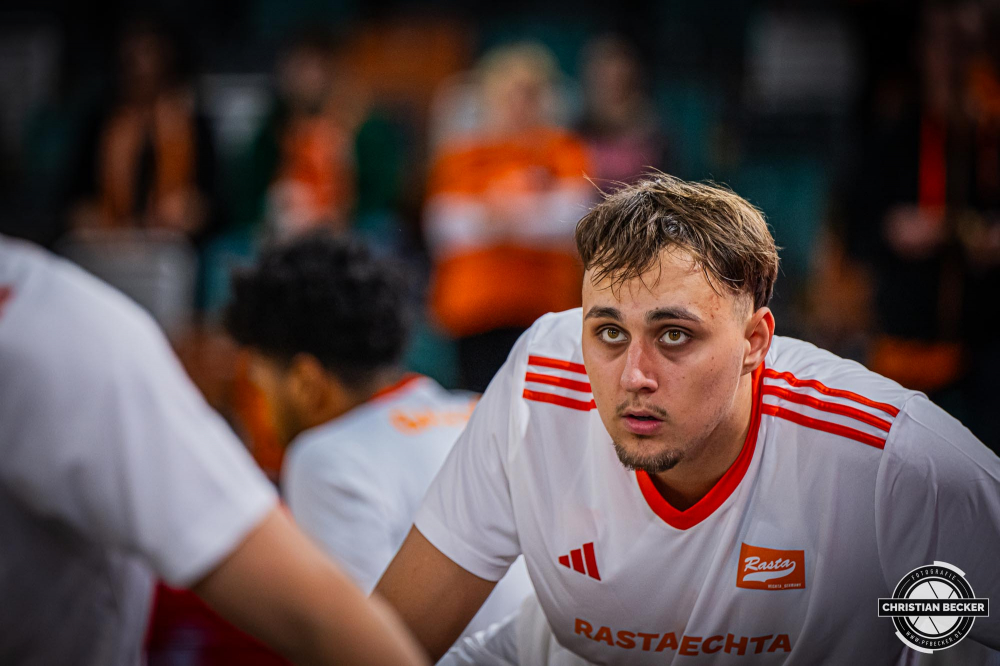 Basketball Champions League, Saison 2024/2025, Herren, Hauptrunde, 2. Spieltag, 09.10.2024, RASTA Vechta -  Promitheas Patras
Linus Ruf (#14 - RASTA Vechta) vor der Partie
Schlüsselwörter: 09.10.2024;2. Spieltag;BCL;Basketball;Champions League;Hauptrunde;International;Liga;Patras;Promitheas;RASTA;RASTA Dome;Saison 2024/2025;Vechta