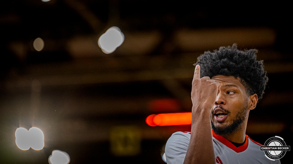 Basketball Champions League, Saison 2024/2025, Herren, Hauptrunde, 2. Spieltag, 09.10.2024, RASTA Vechta -  Promitheas Patras
Jayden Gardner (#1 - RASTA Vechta) vor der Partie
Schlüsselwörter: 09.10.2024;2. Spieltag;BCL;Basketball;Champions League;Hauptrunde;International;Liga;Patras;Promitheas;RASTA;RASTA Dome;Saison 2024/2025;Vechta