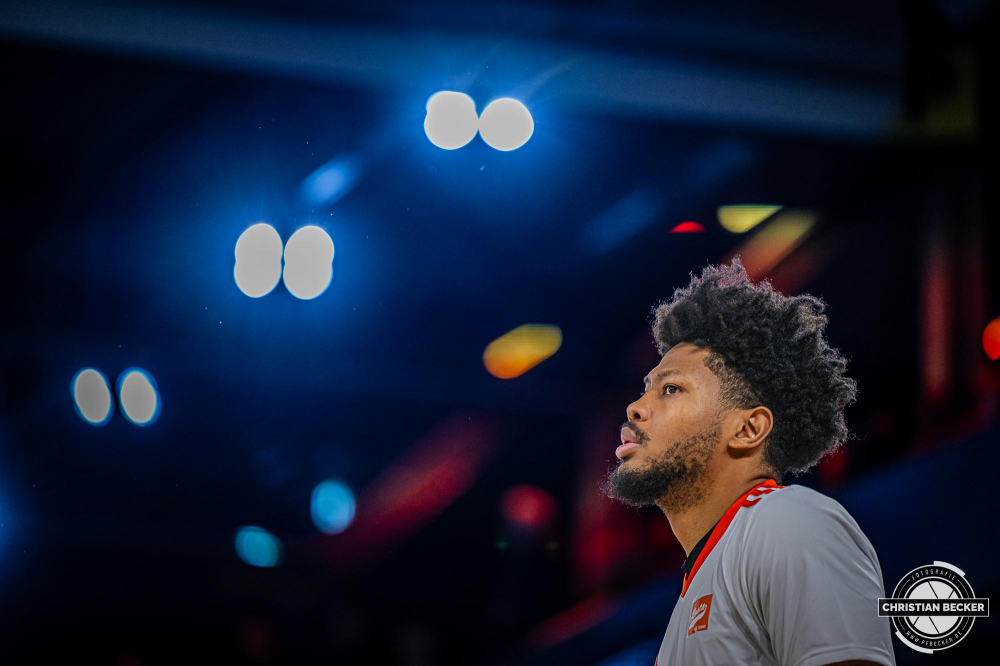 Basketball Champions League, Saison 2024/2025, Herren, Hauptrunde, 2. Spieltag, 09.10.2024, RASTA Vechta -  Promitheas Patras
Jayden Gardner (#1 - RASTA Vechta) vor der Partie
Schlüsselwörter: 09.10.2024;2. Spieltag;BCL;Basketball;Champions League;Hauptrunde;International;Liga;Patras;Promitheas;RASTA;RASTA Dome;Saison 2024/2025;Vechta