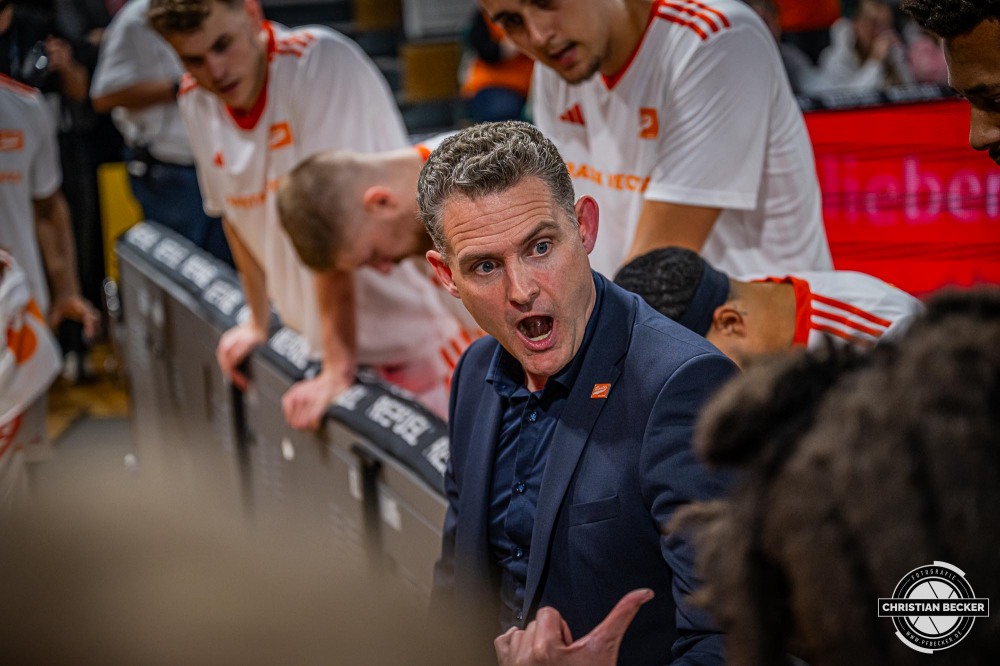 Basketball Champions League, Saison 2024/2025, Herren, Hauptrunde, 2. Spieltag, 09.10.2024, RASTA Vechta -  Promitheas Patras
Martin Schiller (Headcoach - RASTA Vechta) w&auml;hrend der Partie
Schlüsselwörter: 09.10.2024;2. Spieltag;BCL;Basketball;Champions League;Hauptrunde;International;Liga;Patras;Promitheas;RASTA;RASTA Dome;Saison 2024/2025;Vechta