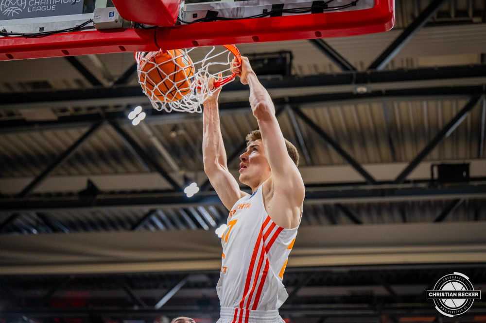 Basketball Champions League, Saison 2024/2025, Herren, Hauptrunde, 2. Spieltag, 09.10.2024, RASTA Vechta -  Promitheas Patras
Johann Grünloh (#17 - RASTA Vechta) beim Dunk
Schlüsselwörter: 09.10.2024;2. Spieltag;BCL;Basketball;Champions League;Hauptrunde;International;Liga;Patras;Promitheas;RASTA;RASTA Dome;Saison 2024/2025;Vechta