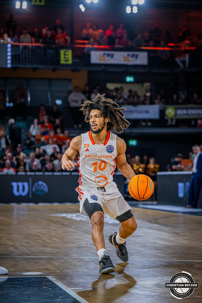 Basketball Champions League, Saison 2024/2025, Herren, Hauptrunde, 2. Spieltag, 09.10.2024, RASTA Vechta -  Promitheas Patras
Tyger Campbell (#10 - RASTA Vechta) in Aktion
Schlüsselwörter: 09.10.2024;2. Spieltag;BCL;Basketball;Champions League;Hauptrunde;International;Liga;Patras;Promitheas;RASTA;RASTA Dome;Saison 2024/2025;Vechta