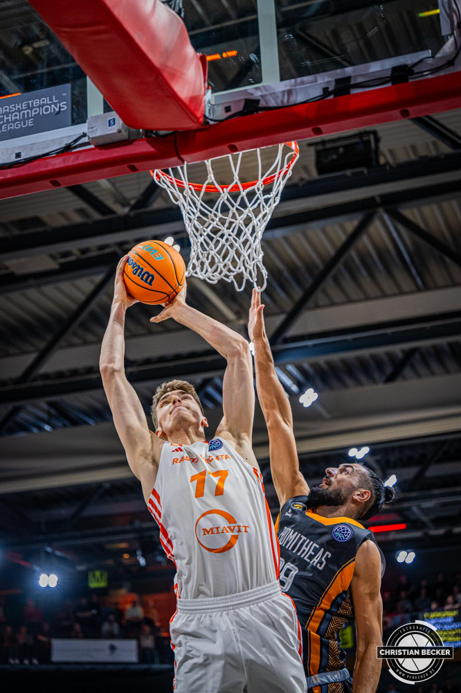 Basketball Champions League, Saison 2024/2025, Herren, Hauptrunde, 2. Spieltag, 09.10.2024, RASTA Vechta -  Promitheas Patras
Johann Grünloh (#17 - RASTA Vechta) beim Korbleger
Schlüsselwörter: 09.10.2024;2. Spieltag;BCL;Basketball;Champions League;Hauptrunde;International;Liga;Patras;Promitheas;RASTA;RASTA Dome;Saison 2024/2025;Vechta