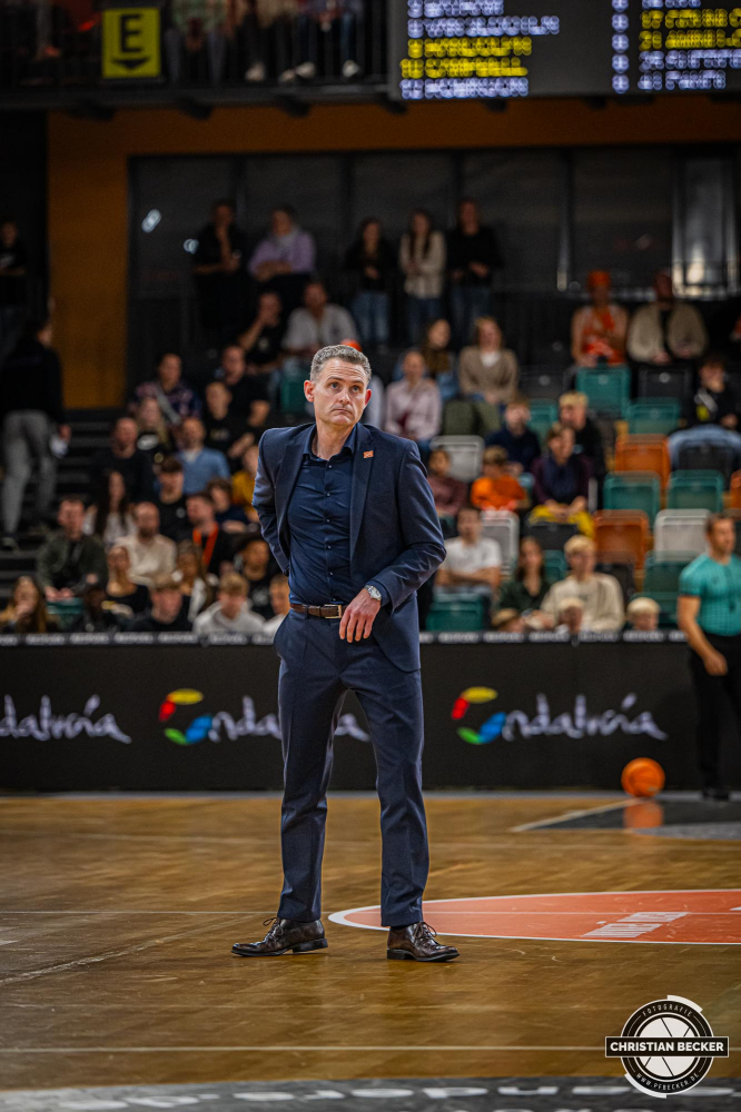 Basketball Champions League, Saison 2024/2025, Herren, Hauptrunde, 2. Spieltag, 09.10.2024, RASTA Vechta -  Promitheas Patras
Martin Schiller (Headcoach - RASTA Vechta) w&auml;hrend der Partie
Schlüsselwörter: 09.10.2024;2. Spieltag;BCL;Basketball;Champions League;Hauptrunde;International;Liga;Patras;Promitheas;RASTA;RASTA Dome;Saison 2024/2025;Vechta