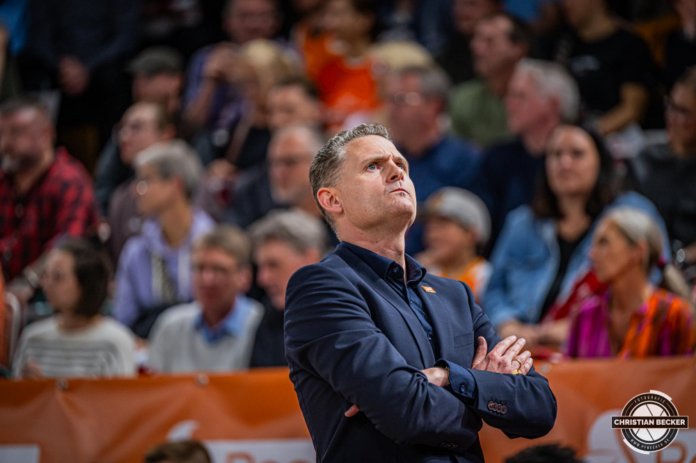 Basketball Champions League, Saison 2024/2025, Herren, Hauptrunde, 2. Spieltag, 09.10.2024, RASTA Vechta -  Promitheas Patras
Martin Schiller (Headcoach - RASTA Vechta) w&auml;hrend der Partie
Schlüsselwörter: 09.10.2024;2. Spieltag;BCL;Basketball;Champions League;Hauptrunde;International;Liga;Patras;Promitheas;RASTA;RASTA Dome;Saison 2024/2025;Vechta