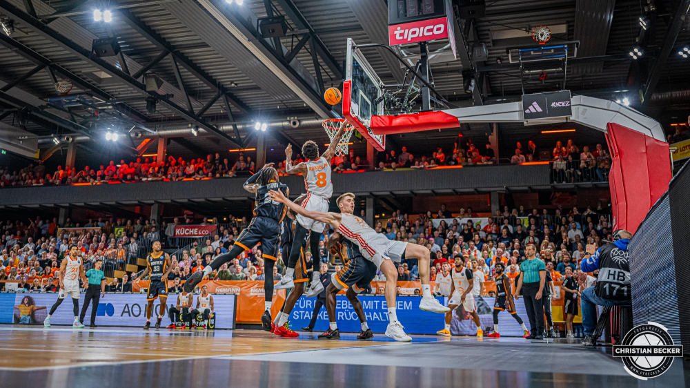 Basketball Champions League, Saison 2024/2025, Herren, Hauptrunde, 2. Spieltag, 09.10.2024, RASTA Vechta -  Promitheas Patras
Brandon Randolph (#8 - RASTA Vechta) beim Korbleger
Schlüsselwörter: 09.10.2024;2. Spieltag;BCL;Basketball;Champions League;Hauptrunde;International;Liga;Patras;Promitheas;RASTA;RASTA Dome;Saison 2024/2025;Vechta