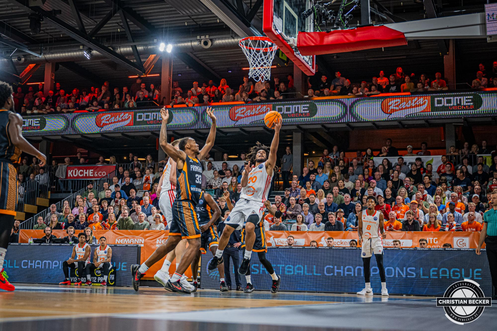 Basketball Champions League, Saison 2024/2025, Herren, Hauptrunde, 2. Spieltag, 09.10.2024, RASTA Vechta -  Promitheas Patras
Tyger Campbell (#10 - RASTA Vechta) beim Korbleger
Schlüsselwörter: 09.10.2024;2. Spieltag;BCL;Basketball;Champions League;Hauptrunde;International;Liga;Patras;Promitheas;RASTA;RASTA Dome;Saison 2024/2025;Vechta