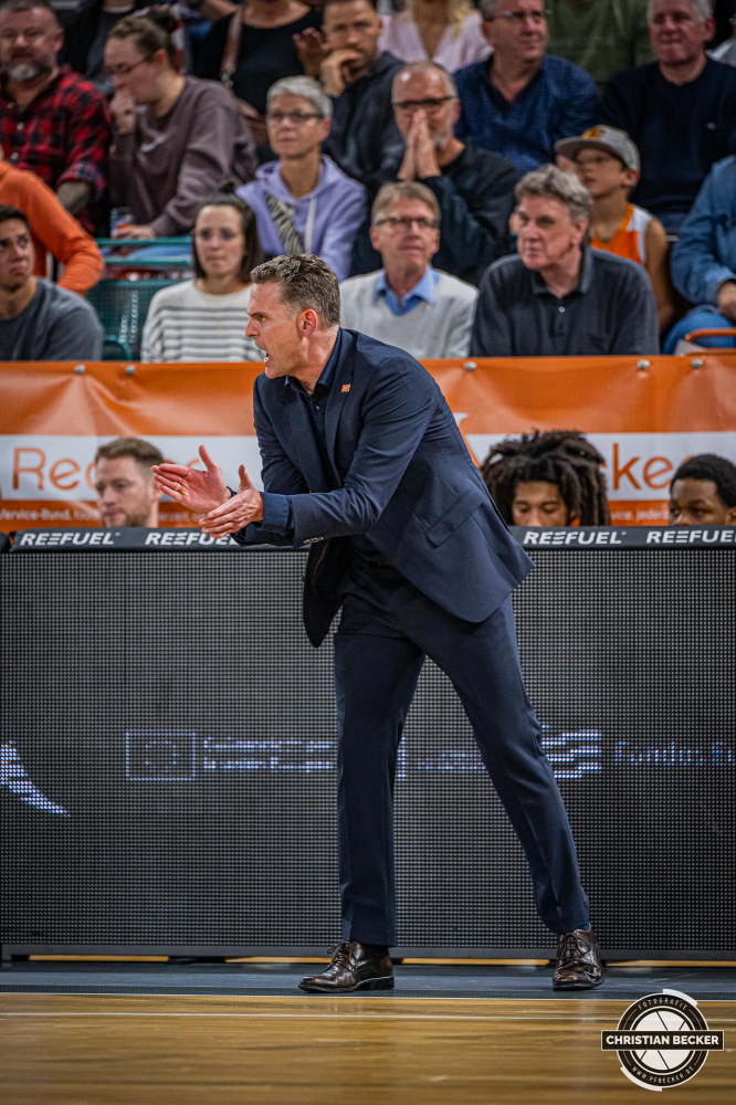 Basketball Champions League, Saison 2024/2025, Herren, Hauptrunde, 2. Spieltag, 09.10.2024, RASTA Vechta -  Promitheas Patras
Martin Schiller (Headcoach - RASTA Vechta) w&auml;hrend der Partie
Schlüsselwörter: 09.10.2024;2. Spieltag;BCL;Basketball;Champions League;Hauptrunde;International;Liga;Patras;Promitheas;RASTA;RASTA Dome;Saison 2024/2025;Vechta