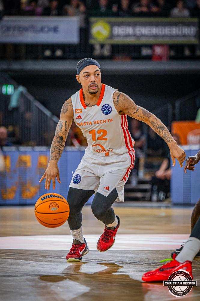 Basketball Champions League, Saison 2024/2025, Herren, Hauptrunde, 2. Spieltag, 09.10.2024, RASTA Vechta -  Promitheas Patras
Justin Robinson (#12 - RASTA Vechta) in Aktion
Schlüsselwörter: 09.10.2024;2. Spieltag;BCL;Basketball;Champions League;Hauptrunde;International;Liga;Patras;Promitheas;RASTA;RASTA Dome;Saison 2024/2025;Vechta