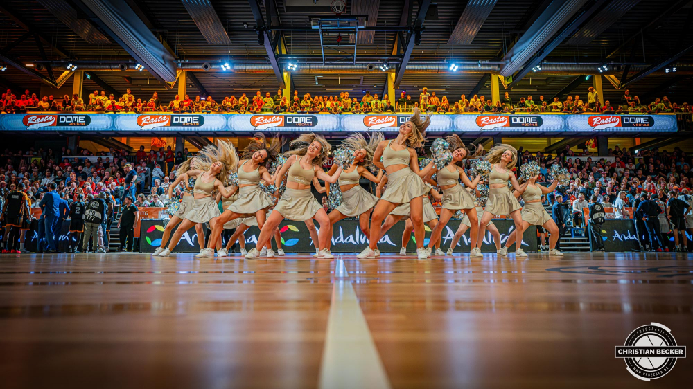 Basketball Champions League, Saison 2024/2025, Herren, Hauptrunde, 2. Spieltag, 09.10.2024, RASTA Vechta -  Promitheas Patras
Marleys (Cheerleader - RASTA Vechta) w&auml;hrend der Partie
Schlüsselwörter: 09.10.2024;2. Spieltag;BCL;Basketball;Champions League;Hauptrunde;International;Liga;Patras;Promitheas;RASTA;RASTA Dome;Saison 2024/2025;Vechta