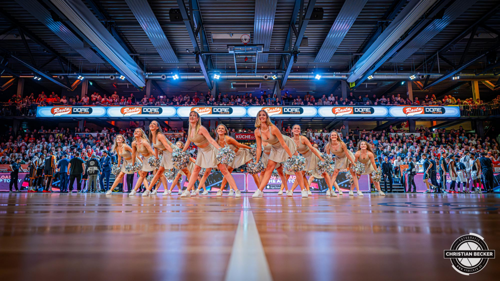 Basketball Champions League, Saison 2024/2025, Herren, Hauptrunde, 2. Spieltag, 09.10.2024, RASTA Vechta -  Promitheas Patras
Marleys (Cheerleader - RASTA Vechta) w&auml;hrend der Partie
Schlüsselwörter: 09.10.2024;2. Spieltag;BCL;Basketball;Champions League;Hauptrunde;International;Liga;Patras;Promitheas;RASTA;RASTA Dome;Saison 2024/2025;Vechta