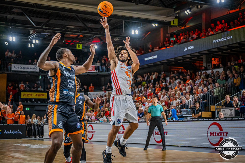 Basketball Champions League, Saison 2024/2025, Herren, Hauptrunde, 2. Spieltag, 09.10.2024, RASTA Vechta -  Promitheas Patras
Tyger Campbell (#10 - RASTA Vechta) beim Jumpshot
Schlüsselwörter: 09.10.2024;2. Spieltag;BCL;Basketball;Champions League;Hauptrunde;International;Liga;Patras;Promitheas;RASTA;RASTA Dome;Saison 2024/2025;Vechta