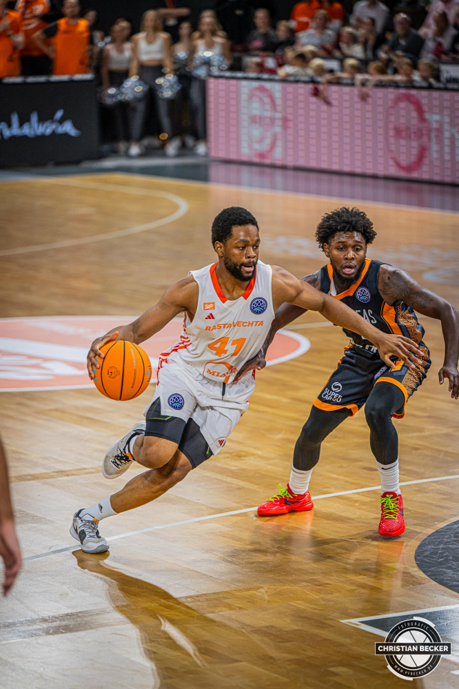 Basketball Champions League, Saison 2024/2025, Herren, Hauptrunde, 2. Spieltag, 09.10.2024, RASTA Vechta -  Promitheas Patras
Lloyd Pandi (#41 - RASTA Vechta) in Aktion
Schlüsselwörter: 09.10.2024;2. Spieltag;BCL;Basketball;Champions League;Hauptrunde;International;Liga;Patras;Promitheas;RASTA;RASTA Dome;Saison 2024/2025;Vechta