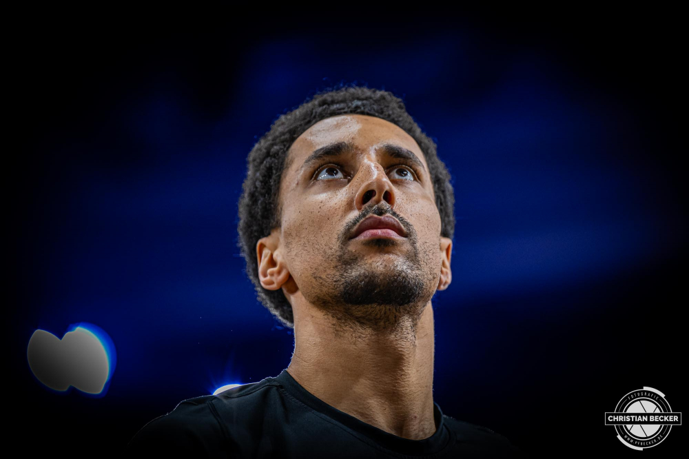 1. Basketball Bundesliga, easyCredit BBL, Saison 2024/2025, Herren, Hauptrunde, 5. Spieltag, 19.10.2024, RASTA Vechta -  Frankfurt Skyliners
Joel Aminu (#21 - RASTA Vechta) vor der Partie
Schlüsselwörter: 1. Bundesliga;19.10.2024;5. Spieltag;BBL;Basketball;Frankfurt;Hauptrunde;Liga;RASTA;RASTA Dome;Saison 2024/2025;Skyliners;Vechta;easycredit