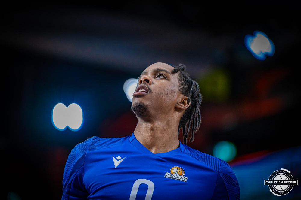 1. Basketball Bundesliga, easyCredit BBL, Saison 2024/2025, Herren, Hauptrunde, 5. Spieltag, 19.10.2024, RASTA Vechta -  Frankfurt Skyliners
Malik Parsons (#0 - Frankfurt Skyliners) vor der Partie
Schlüsselwörter: 1. Bundesliga;19.10.2024;5. Spieltag;BBL;Basketball;Frankfurt;Hauptrunde;Liga;RASTA;RASTA Dome;Saison 2024/2025;Skyliners;Vechta;easycredit