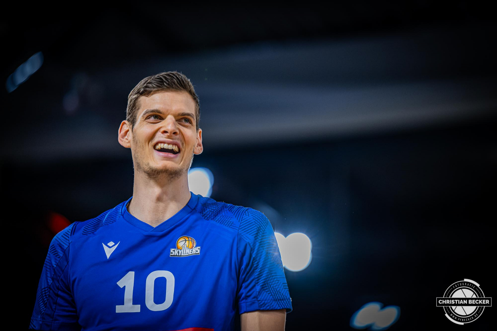 1. Basketball Bundesliga, easyCredit BBL, Saison 2024/2025, Herren, Hauptrunde, 5. Spieltag, 19.10.2024, RASTA Vechta -  Frankfurt Skyliners
Christoph Philipps (#10 - Frankfurt Skyliners) vor der Partie
Schlüsselwörter: 1. Bundesliga;19.10.2024;5. Spieltag;BBL;Basketball;Frankfurt;Hauptrunde;Liga;RASTA;RASTA Dome;Saison 2024/2025;Skyliners;Vechta;easycredit