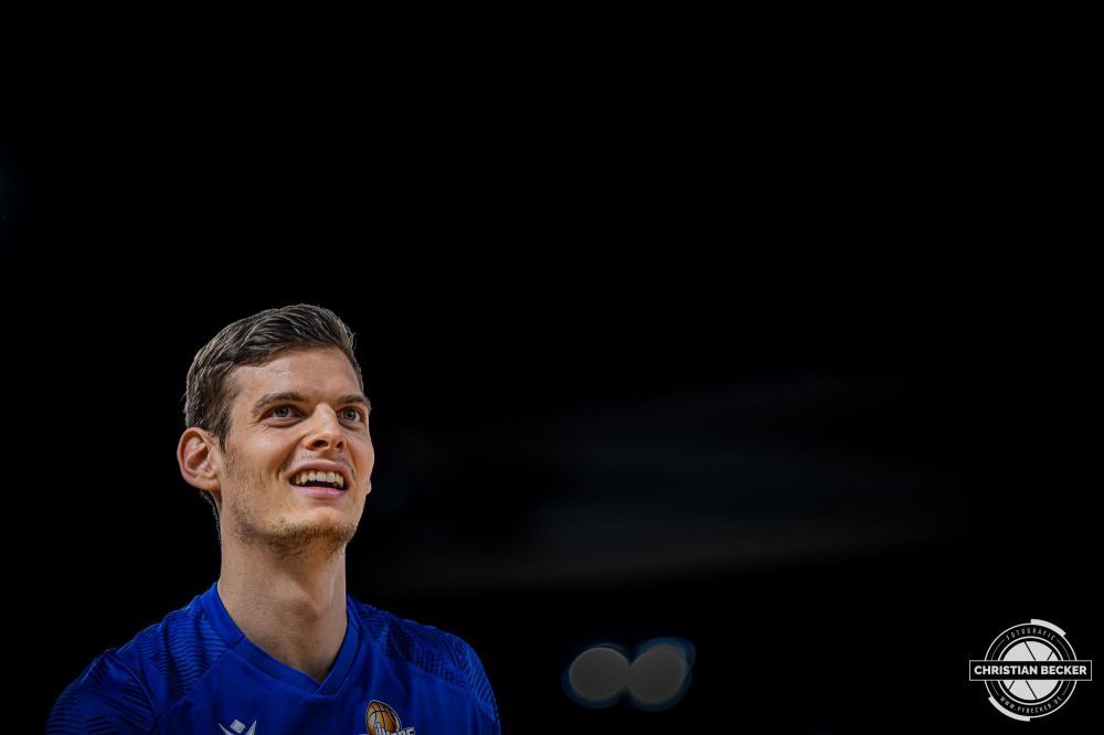 1. Basketball Bundesliga, easyCredit BBL, Saison 2024/2025, Herren, Hauptrunde, 5. Spieltag, 19.10.2024, RASTA Vechta -  Frankfurt Skyliners
Christoph Philipps (#10 - Frankfurt Skyliners) vor der Partie
Schlüsselwörter: 1. Bundesliga;19.10.2024;5. Spieltag;BBL;Basketball;Frankfurt;Hauptrunde;Liga;RASTA;RASTA Dome;Saison 2024/2025;Skyliners;Vechta;easycredit