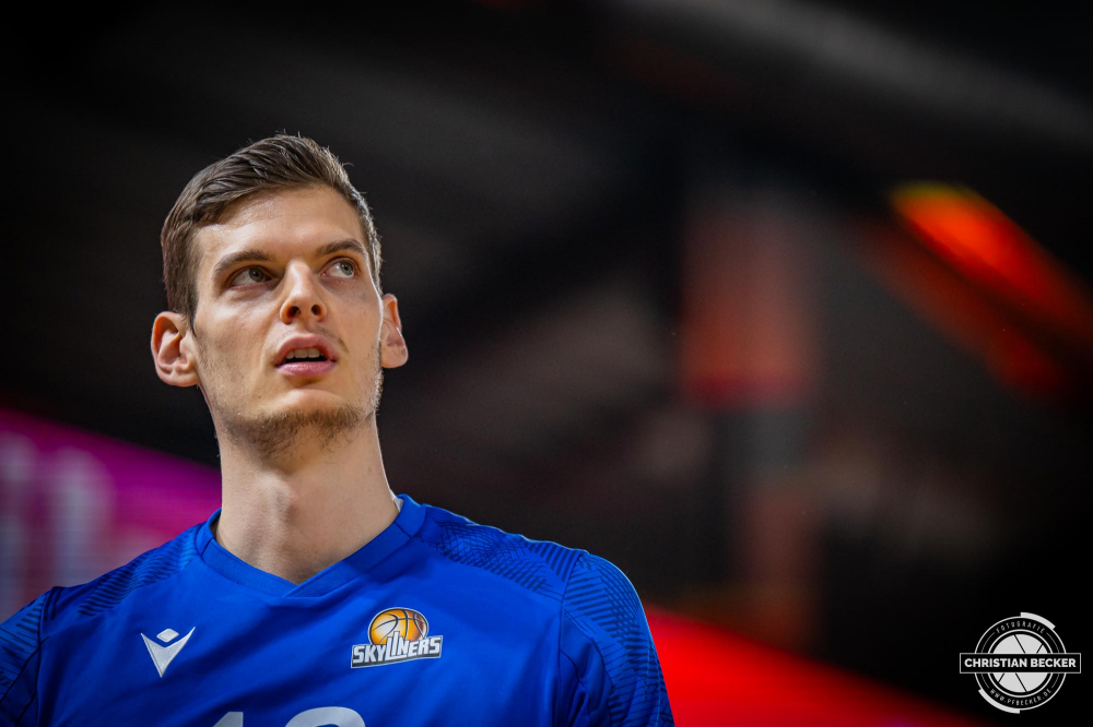 1. Basketball Bundesliga, easyCredit BBL, Saison 2024/2025, Herren, Hauptrunde, 5. Spieltag, 19.10.2024, RASTA Vechta -  Frankfurt Skyliners
Christoph Philipps (#10 - Frankfurt Skyliners) vor der Partie
Schlüsselwörter: 1. Bundesliga;19.10.2024;5. Spieltag;BBL;Basketball;Frankfurt;Hauptrunde;Liga;RASTA;RASTA Dome;Saison 2024/2025;Skyliners;Vechta;easycredit