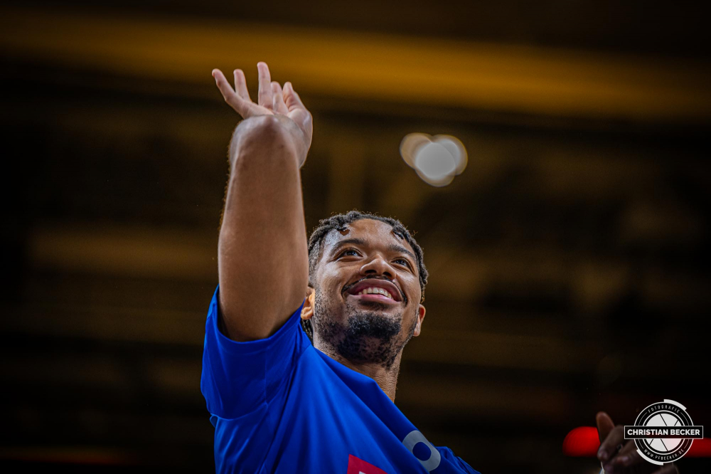 1. Basketball Bundesliga, easyCredit BBL, Saison 2024/2025, Herren, Hauptrunde, 5. Spieltag, 19.10.2024, RASTA Vechta -  Frankfurt Skyliners
Ed Croswell (#8 - Frankfurt Skyliners) vor der Partie
Schlüsselwörter: 1. Bundesliga;19.10.2024;5. Spieltag;BBL;Basketball;Frankfurt;Hauptrunde;Liga;RASTA;RASTA Dome;Saison 2024/2025;Skyliners;Vechta;easycredit