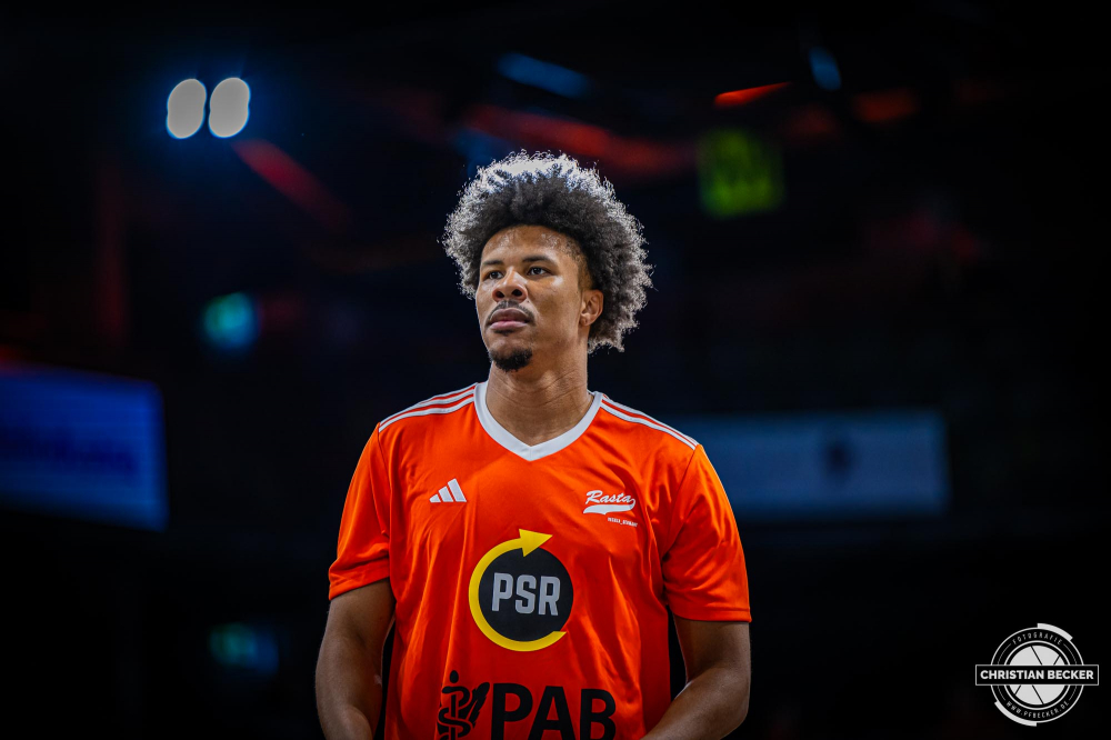 1. Basketball Bundesliga, easyCredit BBL, Saison 2024/2025, Herren, Hauptrunde, 5. Spieltag, 19.10.2024, RASTA Vechta -  Frankfurt Skyliners
Mike Bothwell (#0 - RASTA Vechta) vor der Partie
Schlüsselwörter: 1. Bundesliga;19.10.2024;5. Spieltag;BBL;Basketball;Frankfurt;Hauptrunde;Liga;RASTA;RASTA Dome;Saison 2024/2025;Skyliners;Vechta;easycredit