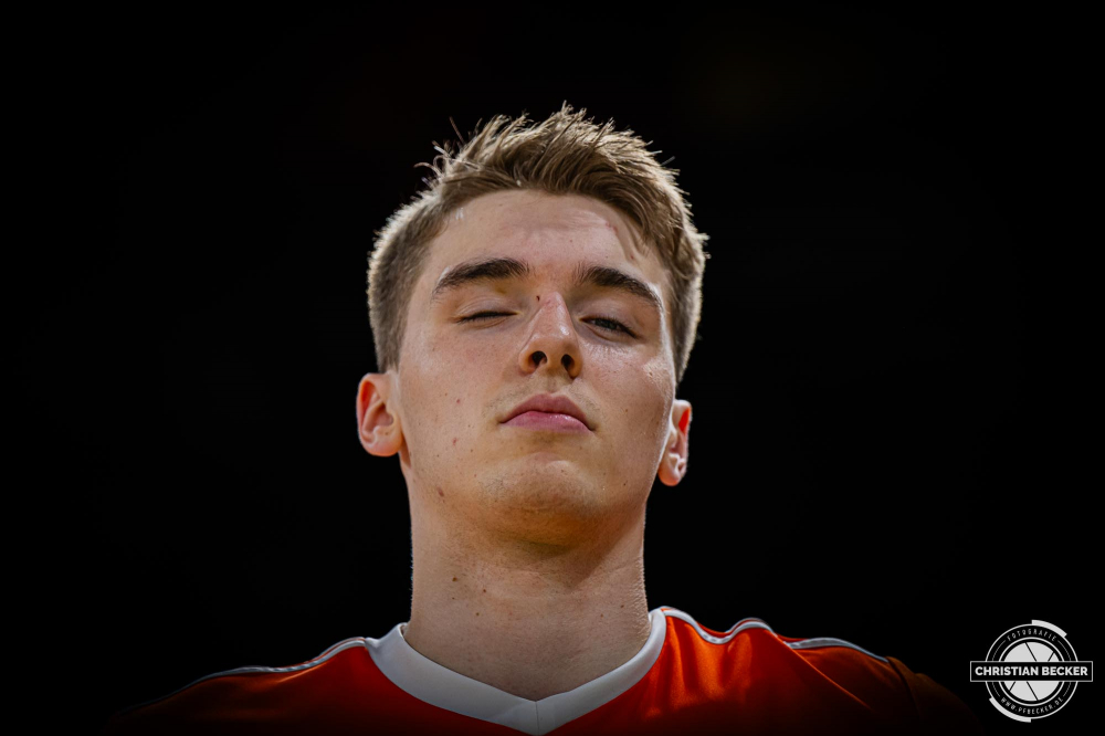 1. Basketball Bundesliga, easyCredit BBL, Saison 2024/2025, Herren, Hauptrunde, 5. Spieltag, 19.10.2024, RASTA Vechta -  Frankfurt Skyliners
Johann Gr&uuml;nloh (#17 - RASTA Vechta) vor der Partie
Schlüsselwörter: 1. Bundesliga;19.10.2024;5. Spieltag;BBL;Basketball;Frankfurt;Hauptrunde;Liga;RASTA;RASTA Dome;Saison 2024/2025;Skyliners;Vechta;easycredit