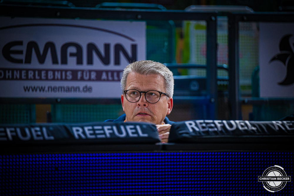 1. Basketball Bundesliga, easyCredit BBL, Saison 2024/2025, Herren, Hauptrunde, 5. Spieltag, 19.10.2024, RASTA Vechta -  Frankfurt Skyliners
Carsten Boning (Chefredakteur Sport OM-Medien)
Schlüsselwörter: 1. Bundesliga;19.10.2024;5. Spieltag;BBL;Basketball;Frankfurt;Hauptrunde;Liga;RASTA;RASTA Dome;Saison 2024/2025;Skyliners;Vechta;easycredit