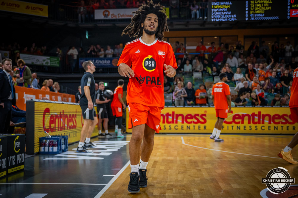 1. Basketball Bundesliga, easyCredit BBL, Saison 2024/2025, Herren, Hauptrunde, 5. Spieltag, 19.10.2024, RASTA Vechta -  Frankfurt Skyliners
Tyger Campbell (#10 - RASTA Vechta) vor der Partie
Schlüsselwörter: 1. Bundesliga;19.10.2024;5. Spieltag;BBL;Basketball;Frankfurt;Hauptrunde;Liga;RASTA;RASTA Dome;Saison 2024/2025;Skyliners;Vechta;easycredit